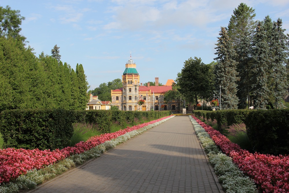 "Sigulda New Castle"