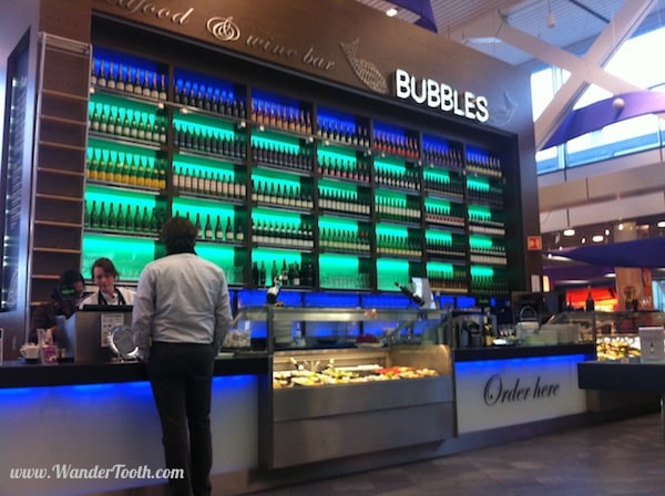 Bubbles Wine Bar is an Amsterdam Airport Lounge