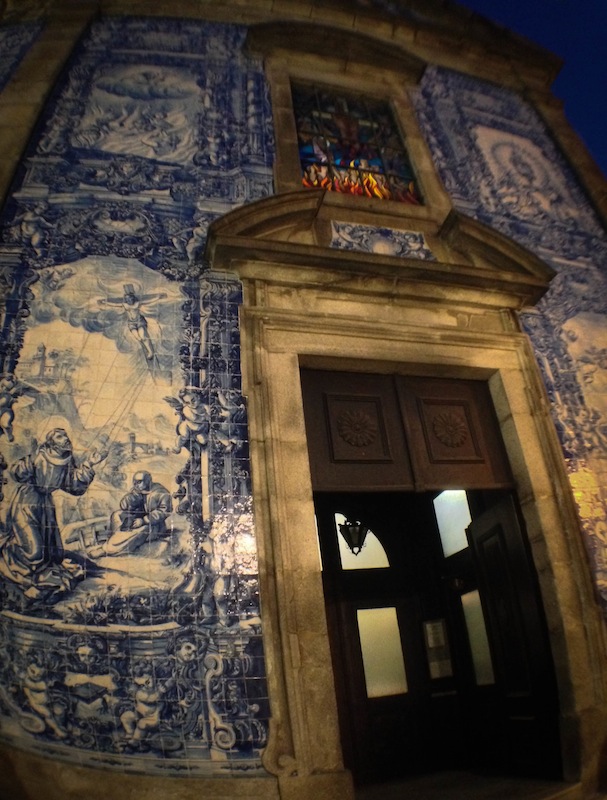 This was also taken in Porto...a good city for anyone who wants to go tile spotting. And who doesn't?