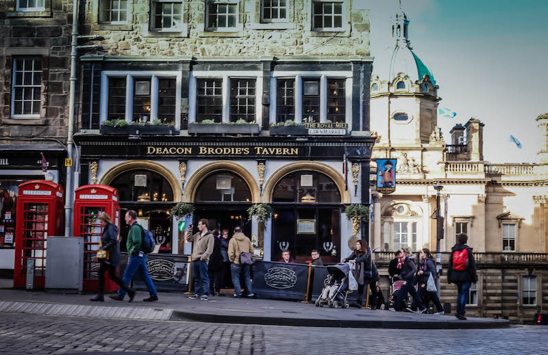 Deacon Brodie's Tavern on the Royal Mile in Edinburgh, Scotland