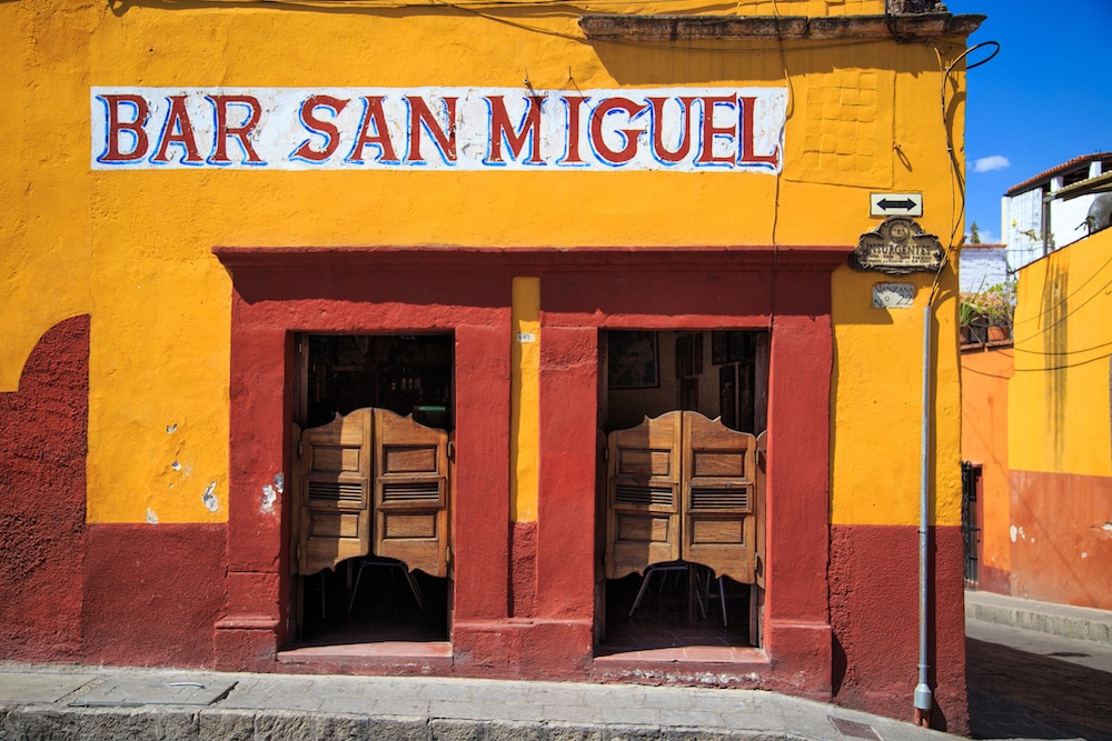 Bar-san-miguel-coloring-mexico