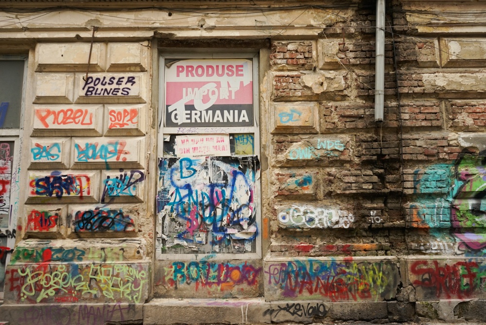 Roma Heritage Tour Bucharest Graffiti