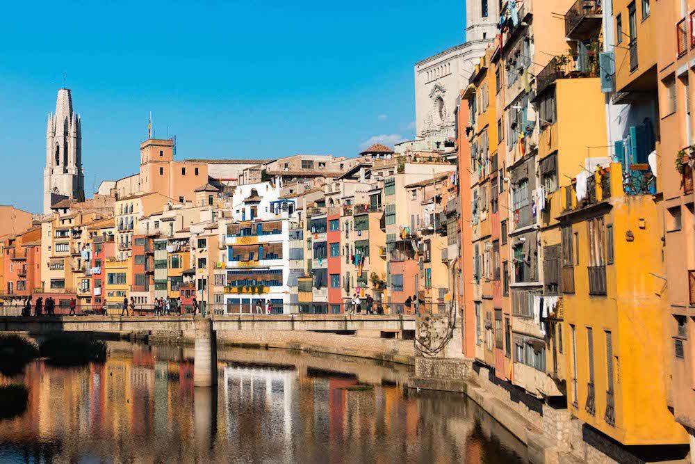 What to do in Girona, enjoy the views from the bridges