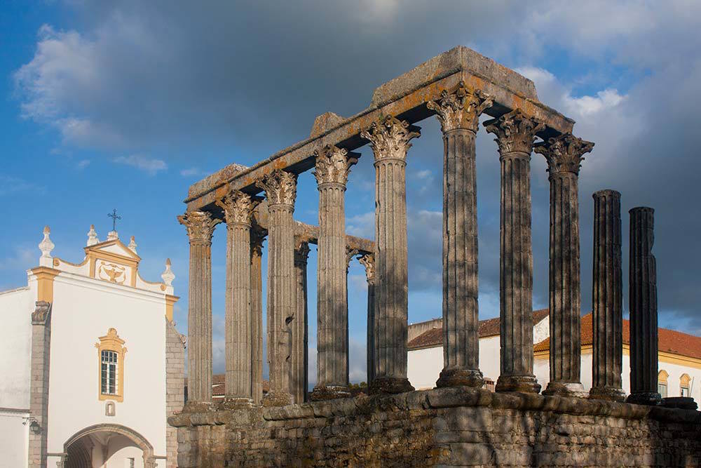 templo de diana evora - things to do in Evora Portugal