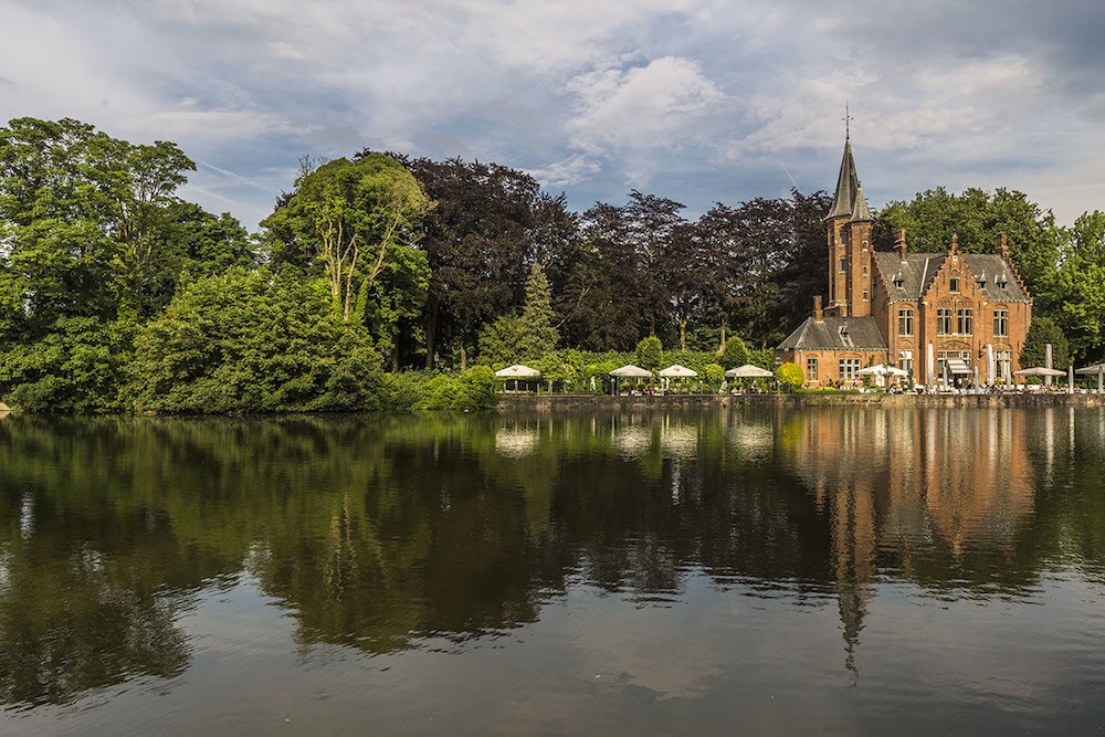 Visit Bruges in One Day and walk around the Lake of Love