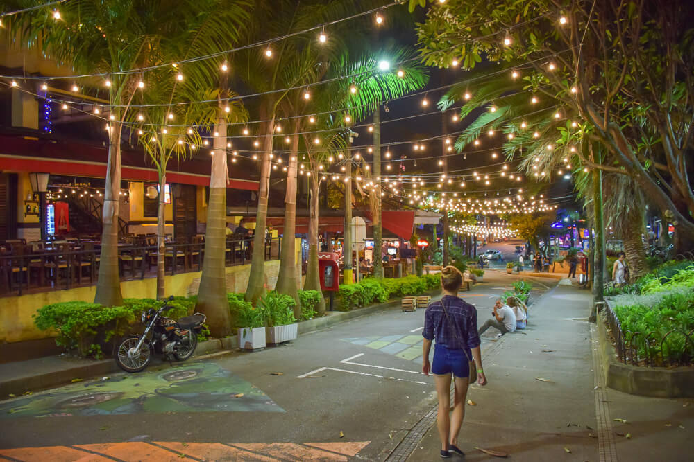 el pablado medellin at night