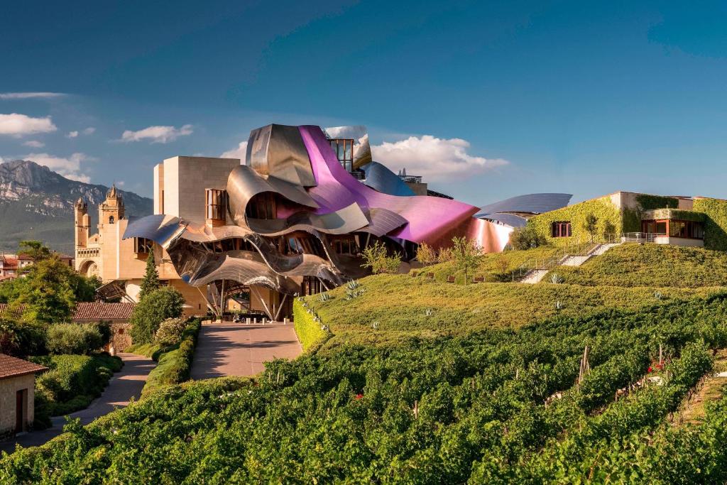 outside view of hotel marques de rascal architecture