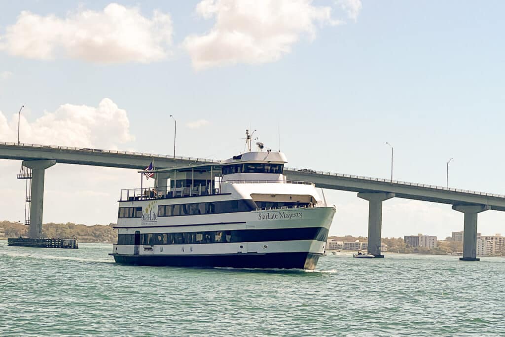 yacht starship dinner cruise