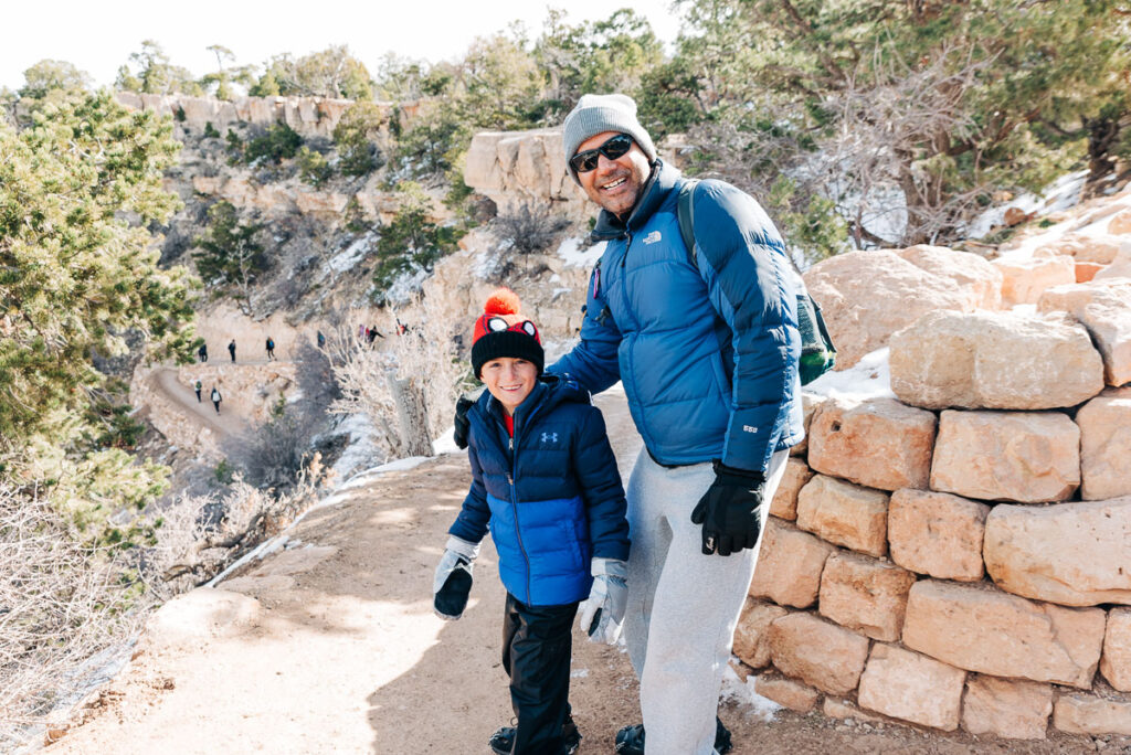 hikers at the entrance to South Kaibab Trail