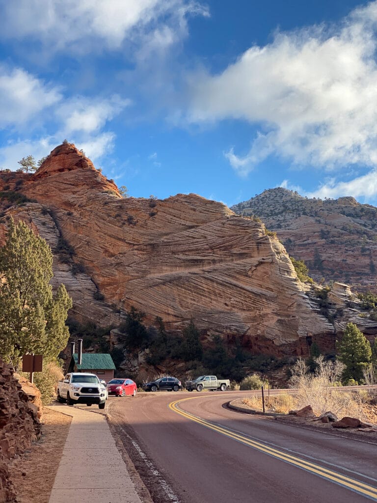 parking for Canyon Overlook Trail in Zion