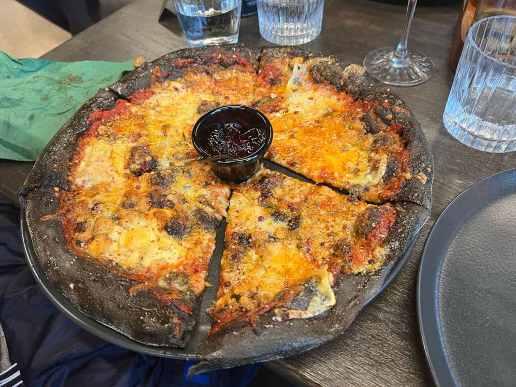 black crust pizza in VIk