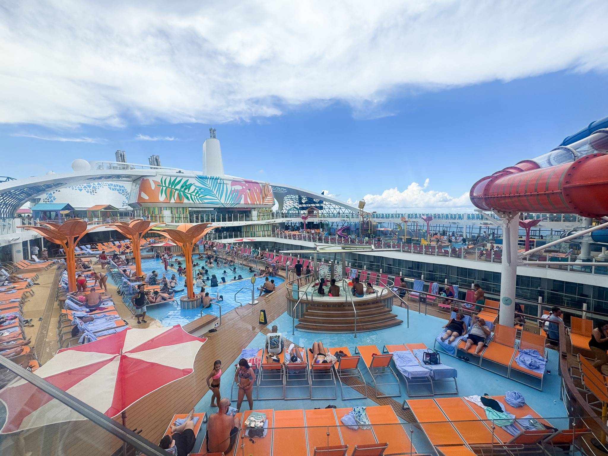 Utopia of the Seas pool deck