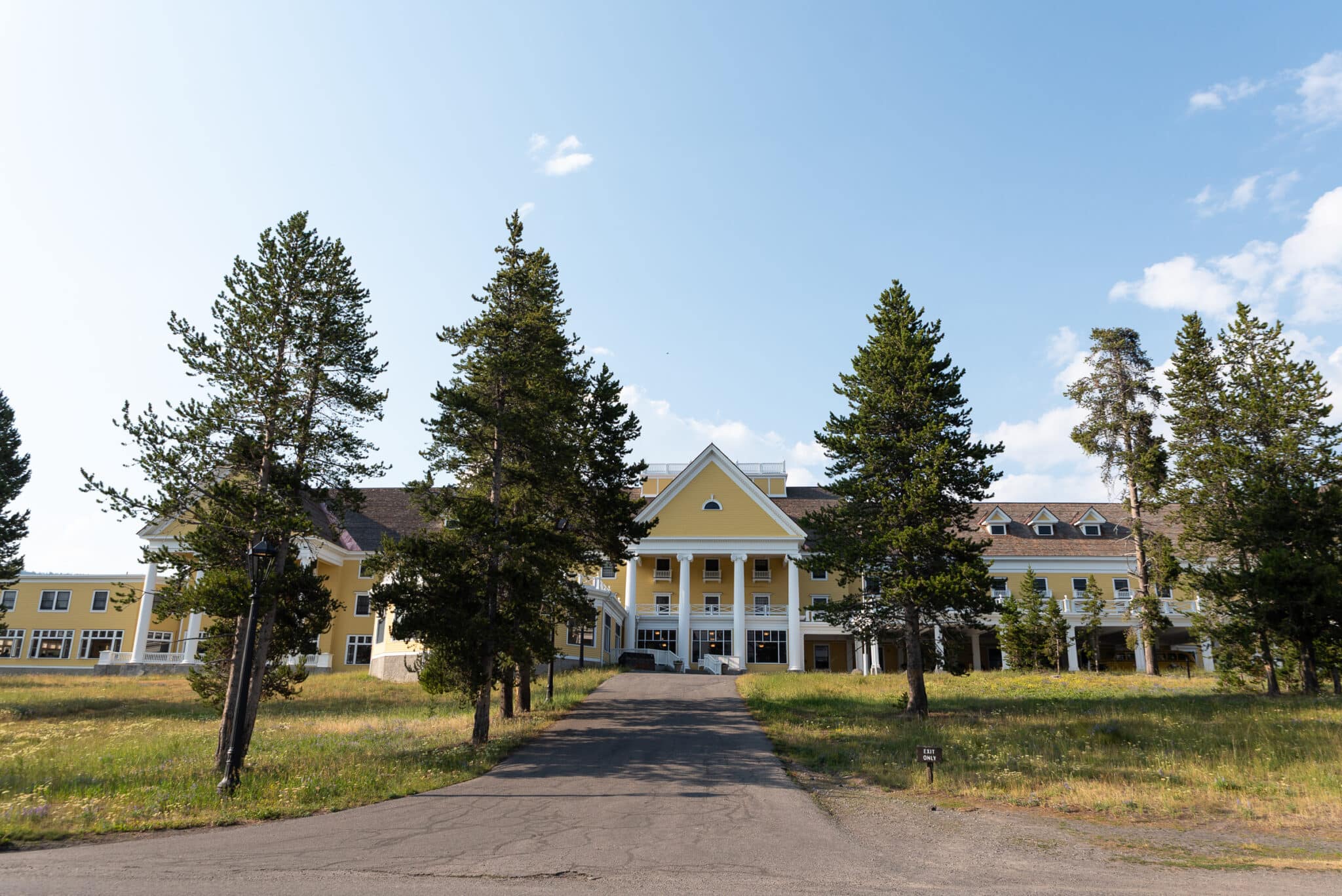 Lake Yellowstone Hotel